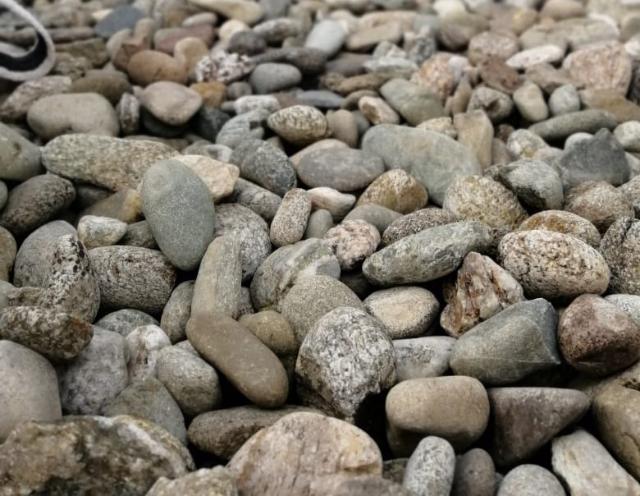 Галька речная пестрая (20-40 мм.)  купить в Тюмени от производителя, без посредников